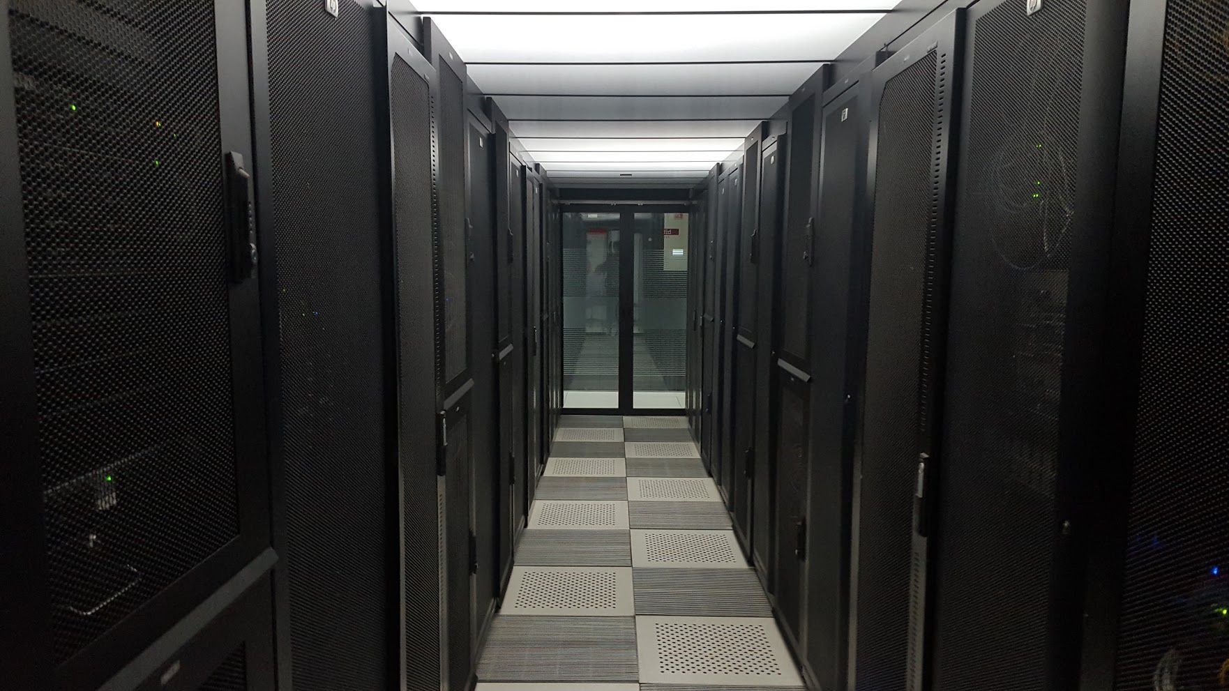 Datacenter · servidores, cloud y housing